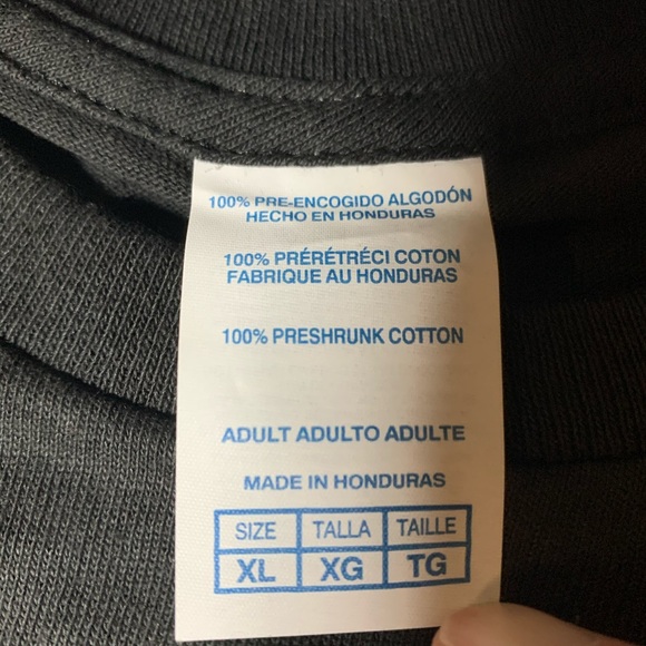 Don’t stop believing Christmas T-shirt New NWT - Picture 5 of 6